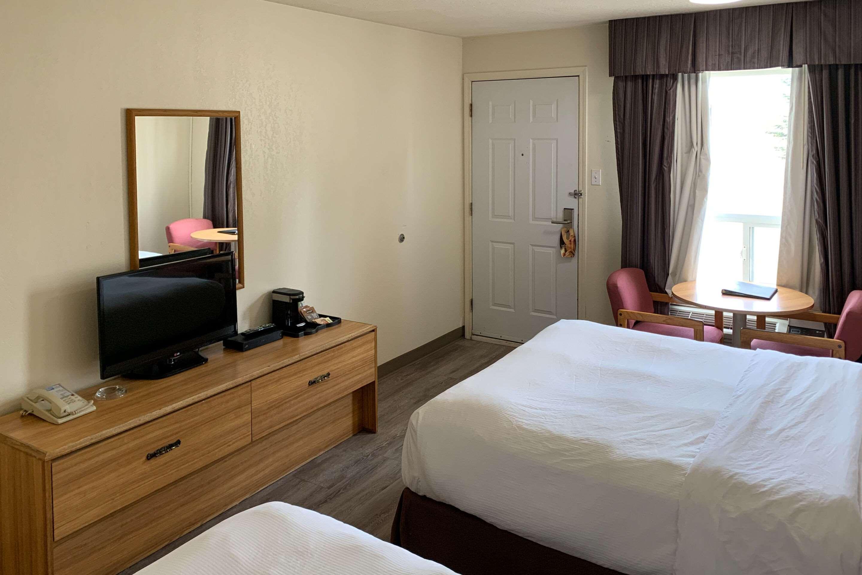 Sky Palace Inn & Suites By Jasper Beeville Dış mekan fotoğraf