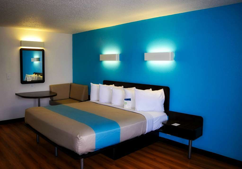 Sky Palace Inn & Suites By Jasper Beeville Oda fotoğraf